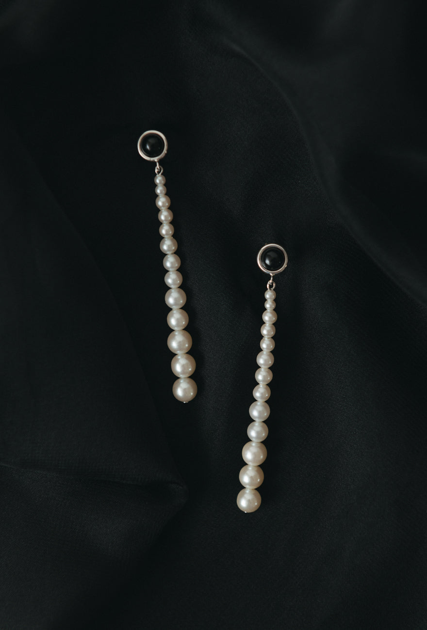 Bernice Earrings Pearl & Black Onyx