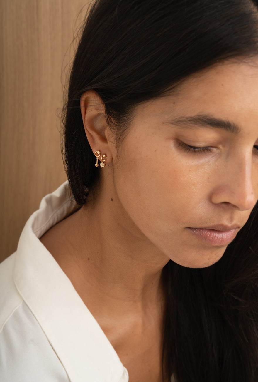 Relier Studs Gold