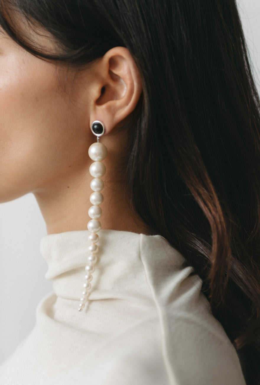 Willow Earrings Pearl & Black Onyx